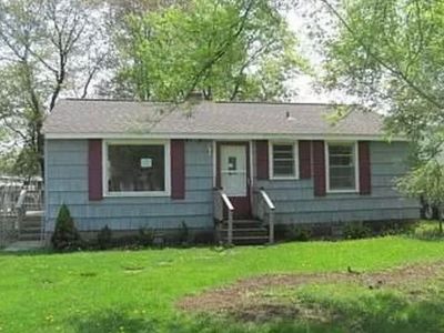 1407 S Packard Ave, Burton, MI, 48509