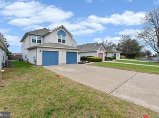 8 Forrestal Dr, Edgewater Park, NJ 08010