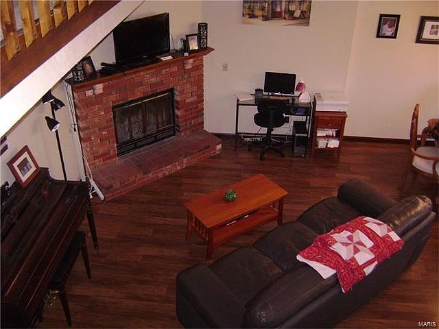 Great room with Tall vaulted ceiling