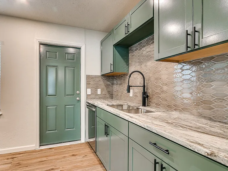 103 E Haddock St — Photo 12