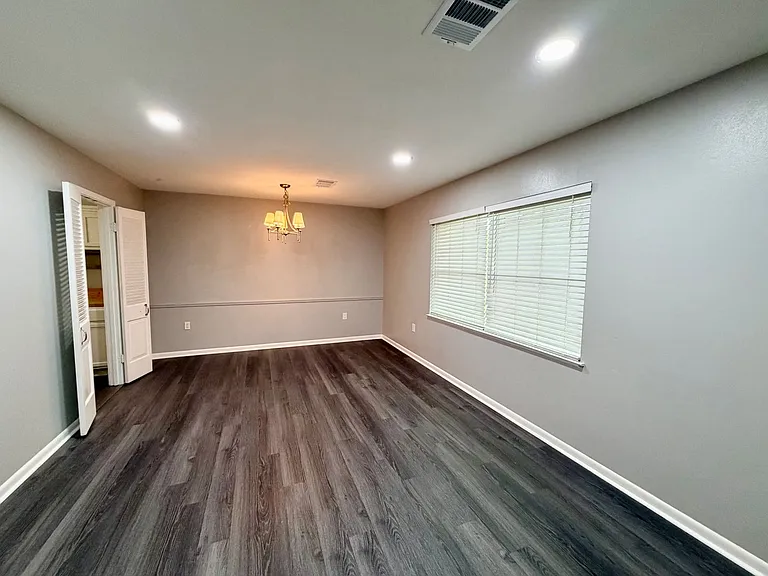 3310 Macarthur Dr — Photo 3