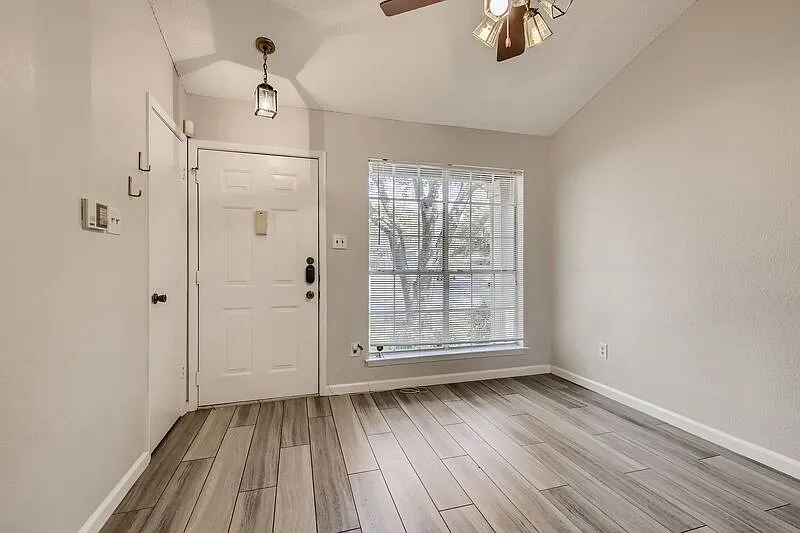 1 bed, 1.0 bath, 565 sqft, $1,375 — Photo 4