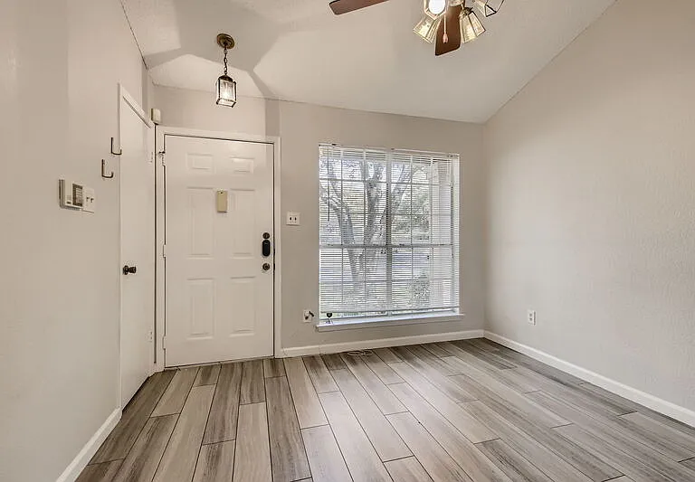 1015 E Yager Ln #141 — Photo 4