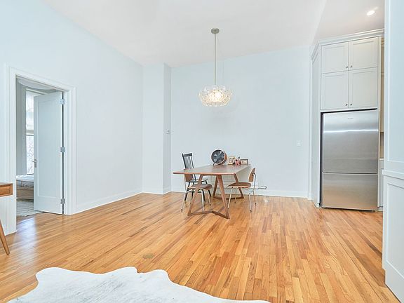 3rd image of 219 Saint James Pl APT 2