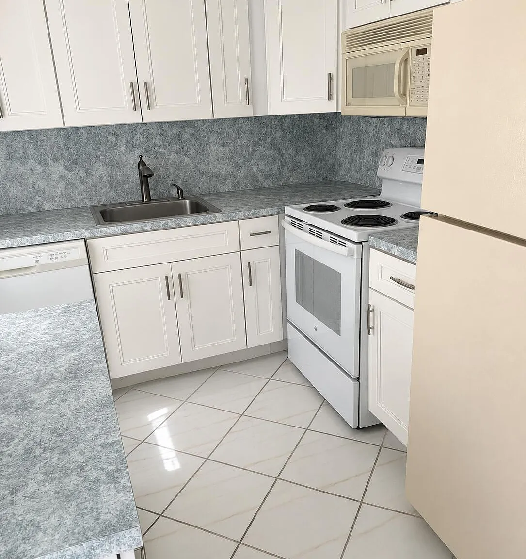 2 bed, 1.5 bath, 819 sqft, $1,800 — Photo 1
