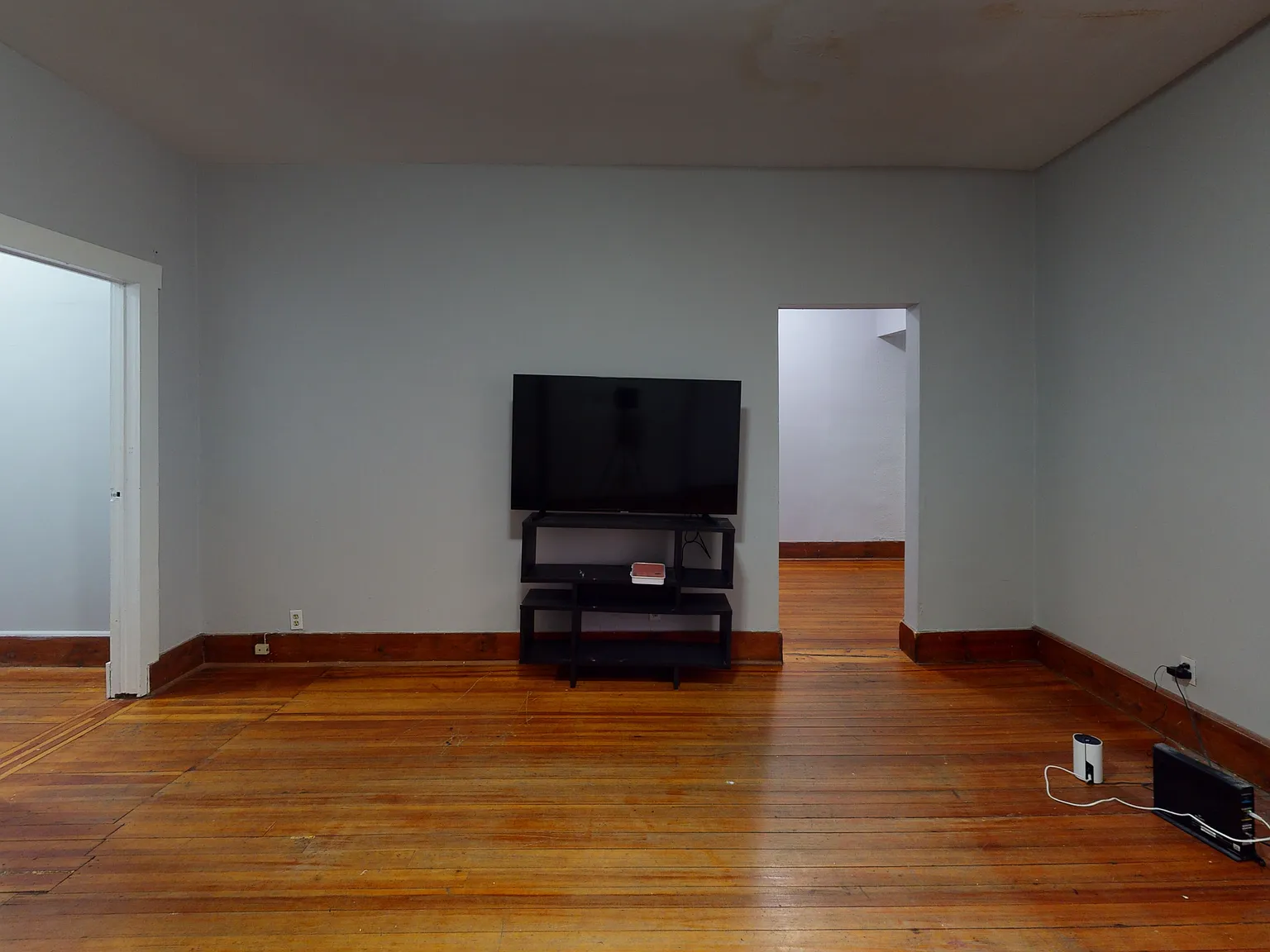 4 bed, 9999 sqft, $3,625 — Photo 4