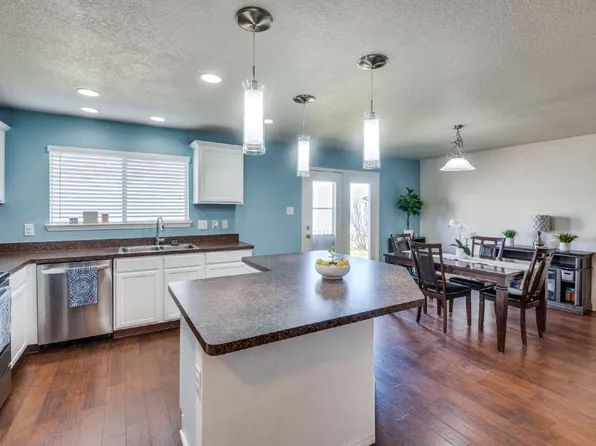 728 Falcon Rd, Saginaw, TX 76131
