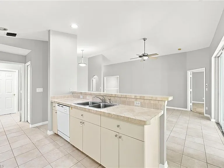 25925 Pebblecreek Dr — Photo 12