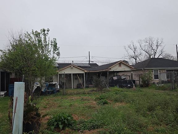 3rd image of 522 Texas St