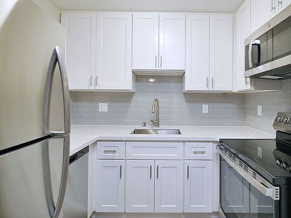 2nd image of 920 Fletcher Ln APT 105
