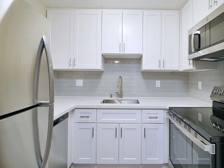 920 Fletcher Ln #105 — Photo 2