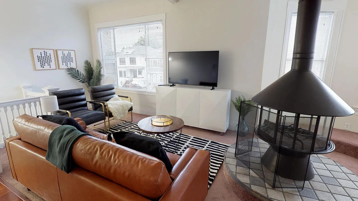 Private Bedroom in Cozy Oak Center Gem - 1023 Magnolia Street — Photo 2