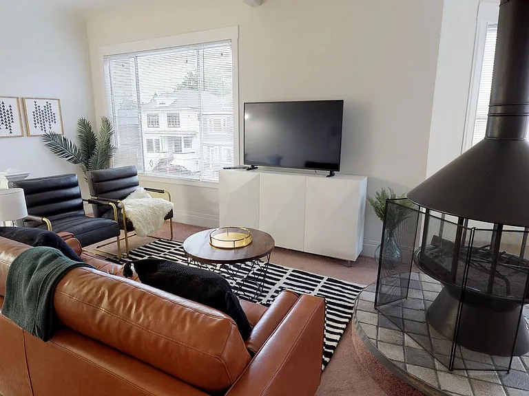 1023 Magnolia St — Photo 2