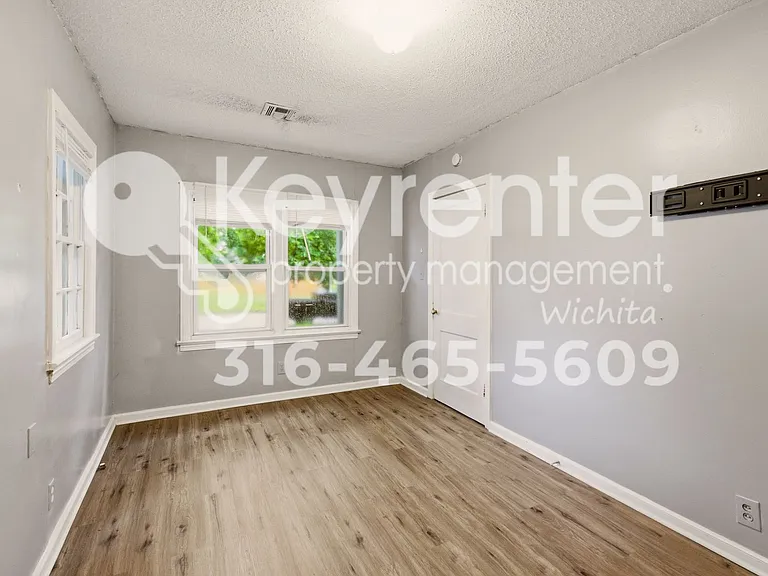 915 N Harding Ave — Photo 16