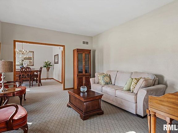 3rd image of 2517 Country Club Dr