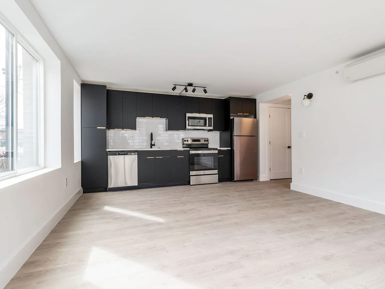 Artist's View 734 S 17th St — Photo 4