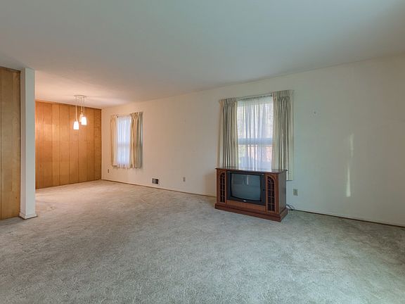 3rd image of 4407 Greenacre Dr
