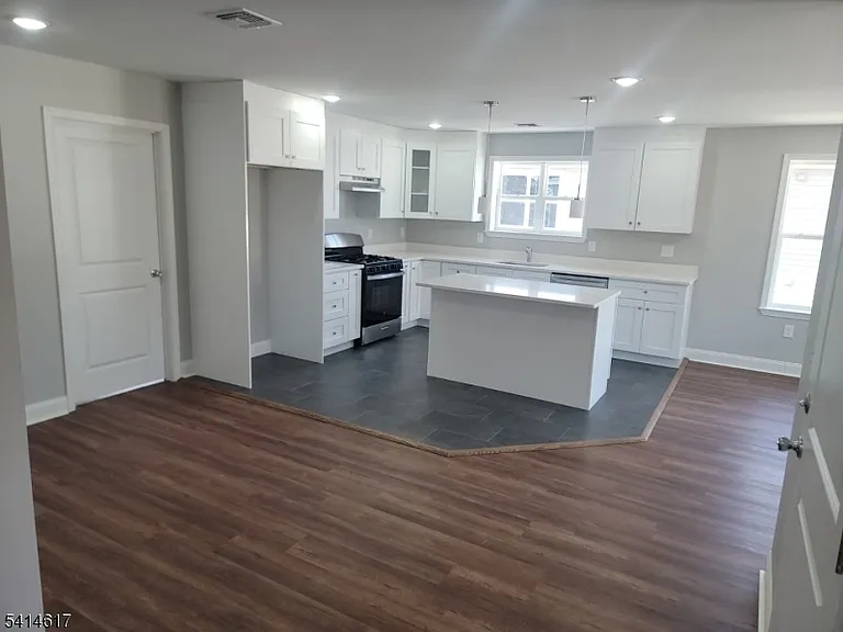 122 Rose Ter — Photo 14
