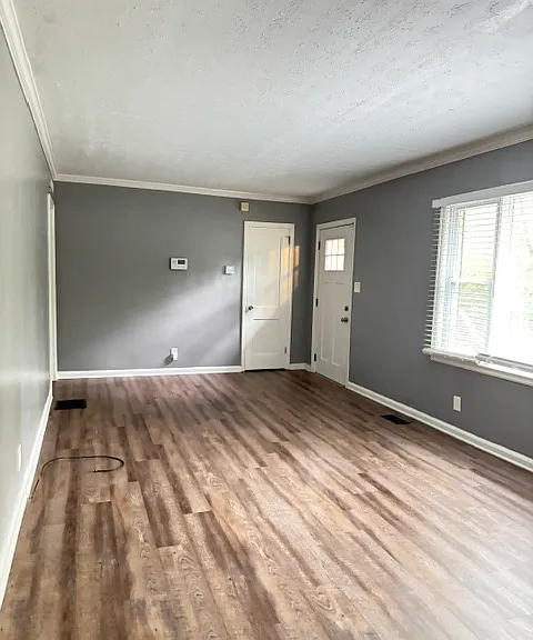 2196 Knoll Dr — Photo 2