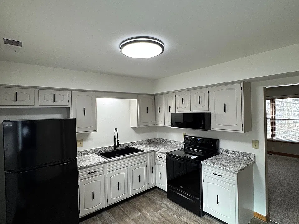 Refinished Kitchen, Upgraded Granite, Plumbing, Lighting, Appliances and Floors!