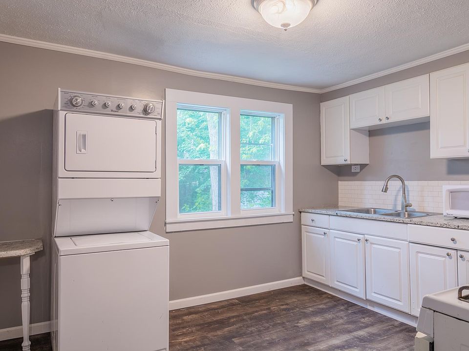 1st image of 922 Lincoln Ave NW