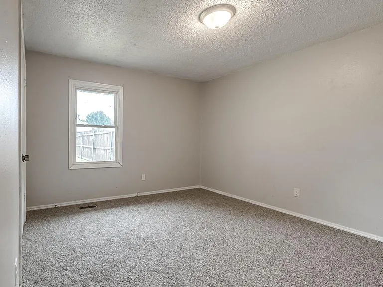 523 N Robin Way — Photo 33