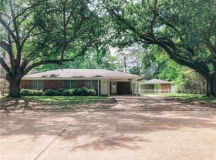 110 Hembling Dr, Pineville, LA 71360