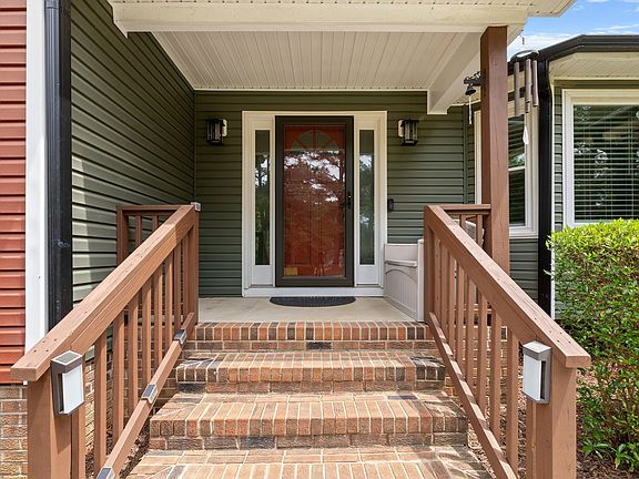 4th image of 222 Dana Dr