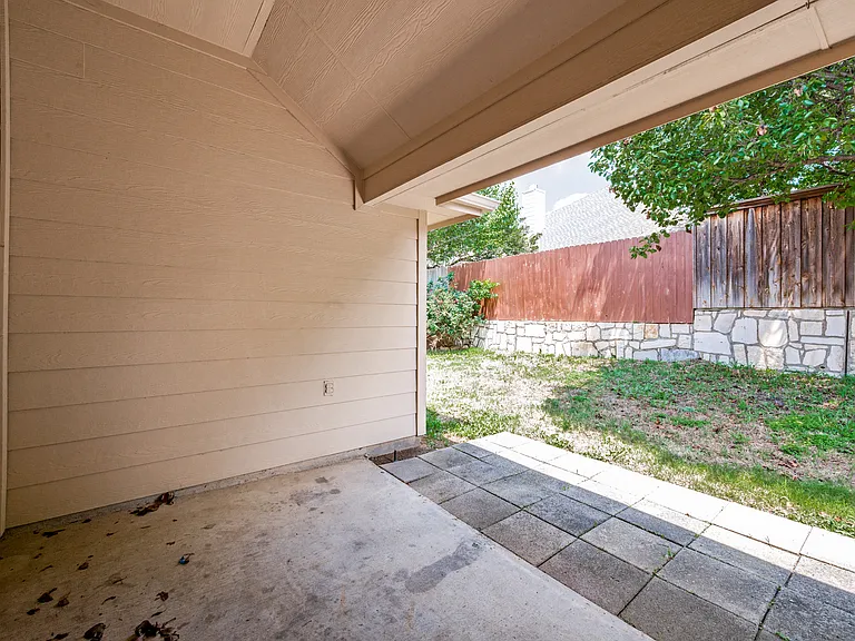 7816 Riverwalk Trl — Photo 25