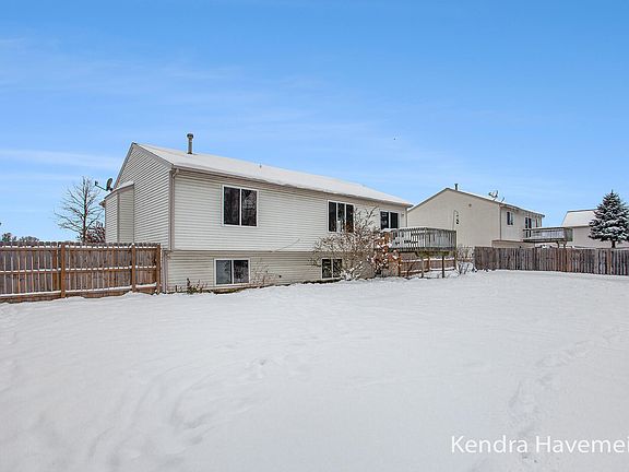 5th image of 431 Summer Cir SE