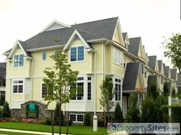 106-7 Morris Ave APT 7, Rockville Centre, NY 11570