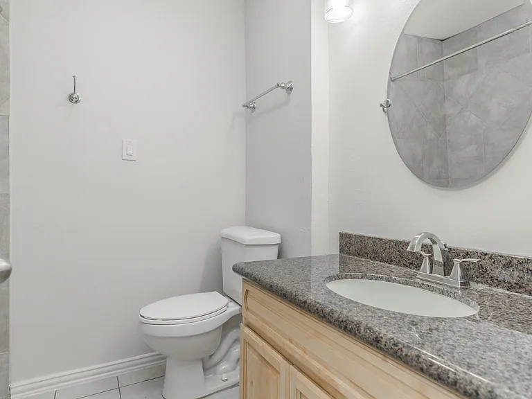 600 19th St #7 — Photo 17