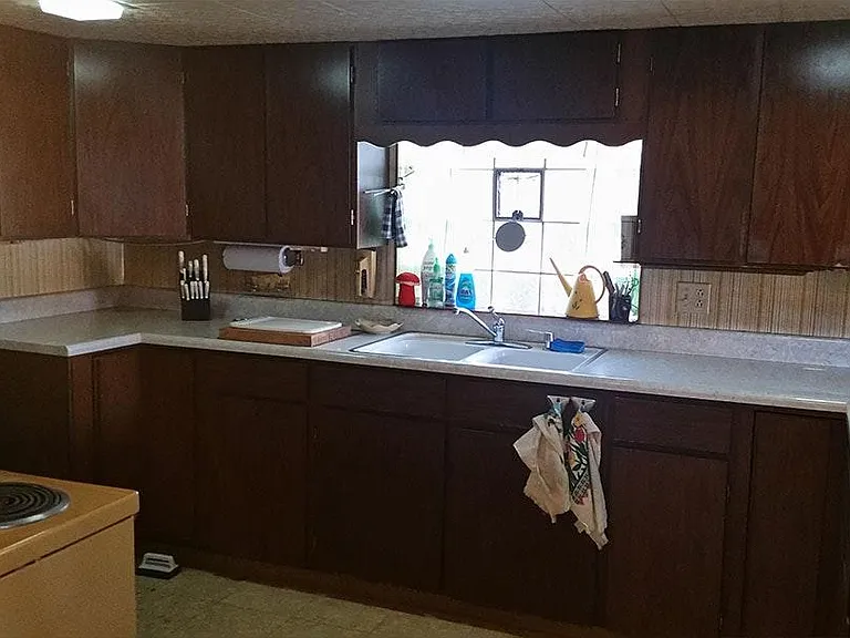 Lots of Counterspace in Kitchen
