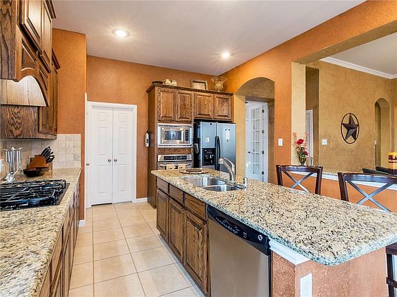 5th image of 2624 Deer Hollow Dr