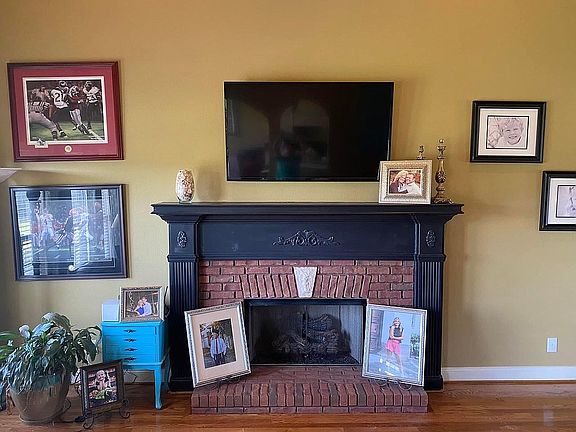4th image of 304 Barrington Cir