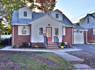 77 Lexington Ave, Rochelle Park, NJ 07662