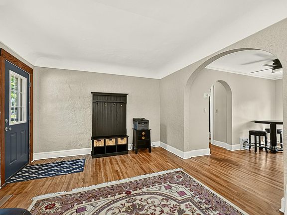 3rd image of 934 7th Ave SE