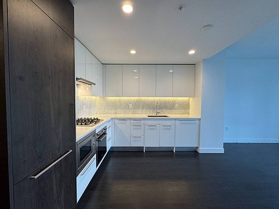 3rd image of 6398 Silver Ave #1802