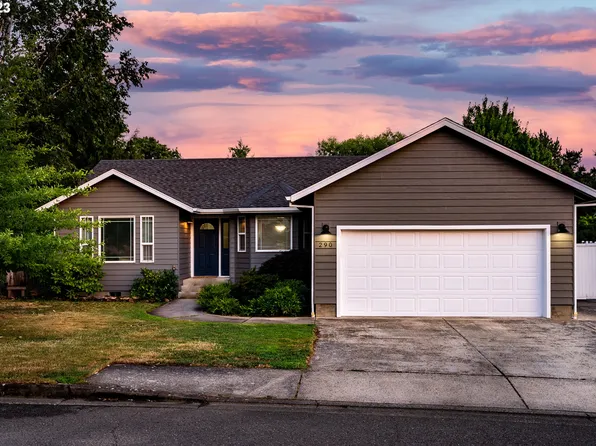290 Village Dr, Winchester, OR 97495