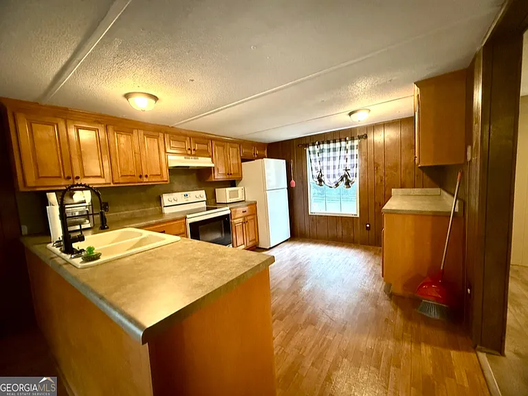 1057 McGee Rd — Photo 6