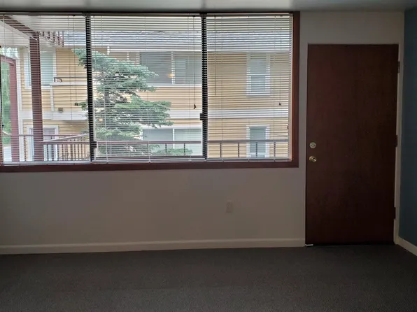 5215 15th Ave NE APT 2, Seattle, WA 98105