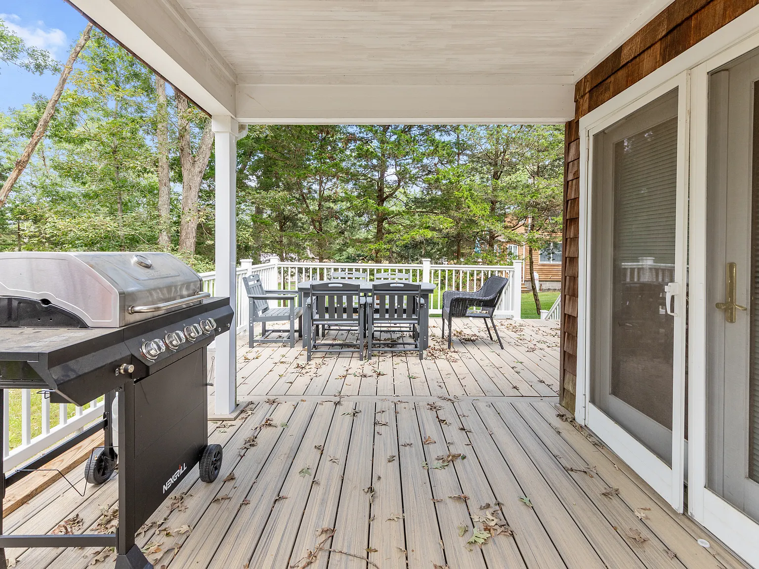 Effortless Summer Living in Southampton Shores — Photo 4