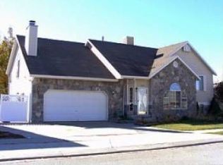 1051 Buckskin Ln, West Jordan, UT 84088
