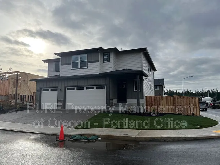 1730 NE Gilbert Ln — Photo 2