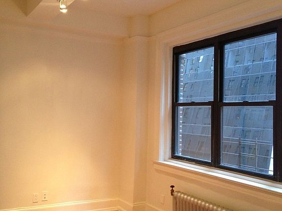 3rd image of 21 W 58th St APT 5B