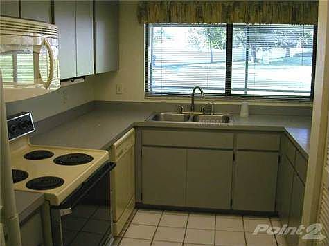 2nd image of 729 Oak Park Pl