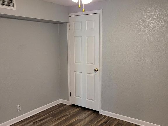 4th image of 124 Carlton Ave APT 1