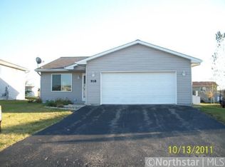 918 Carolina Pkwy NW, Hutchinson, MN 55350