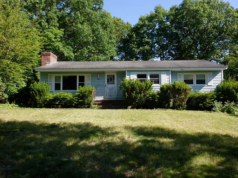 15 Fitchview Ave — Photo 1