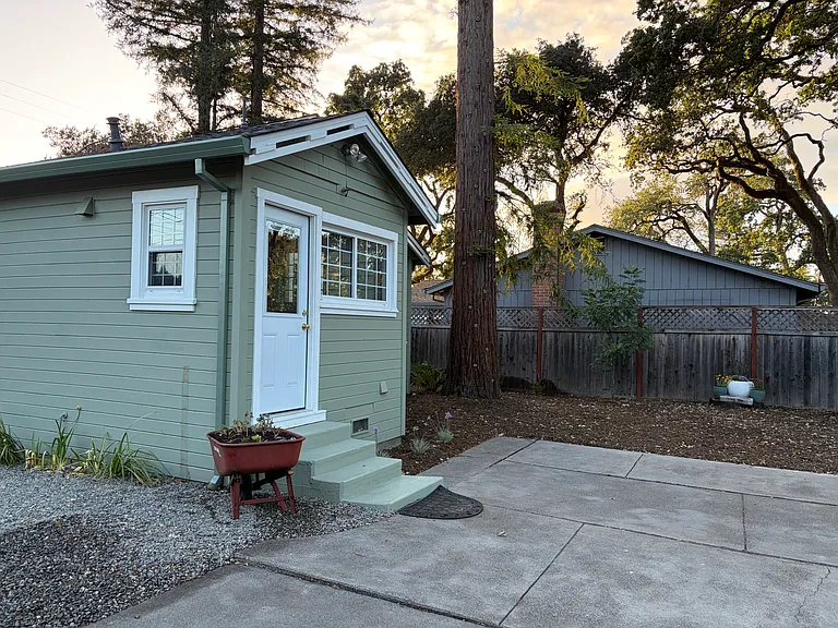 18495 Riverside Dr — Photo 8